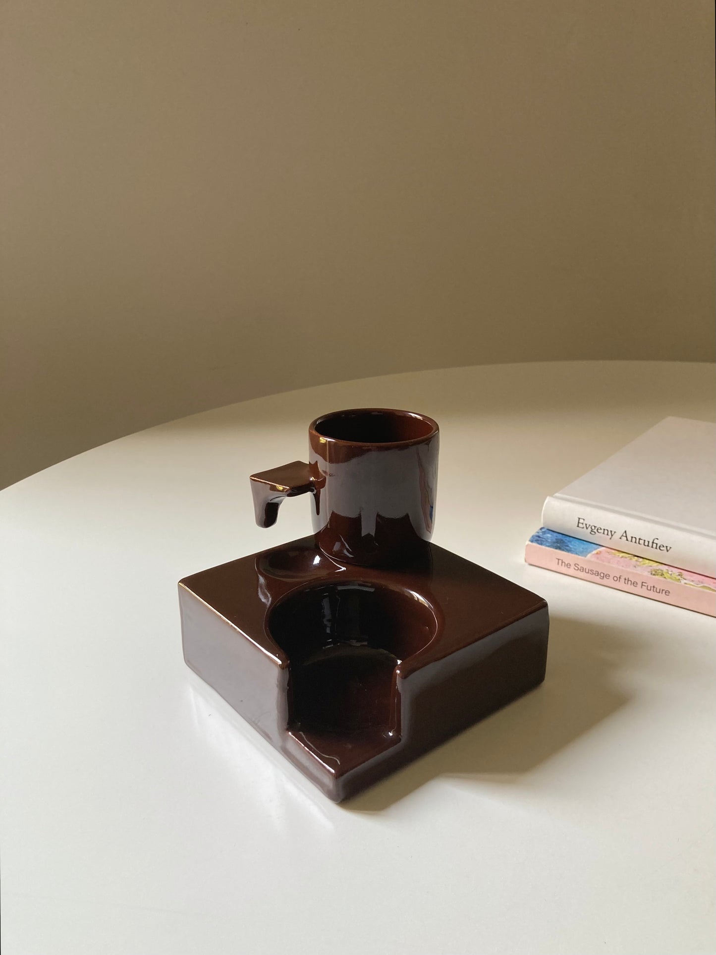 Ensemble de tasses à café couleur chocolat