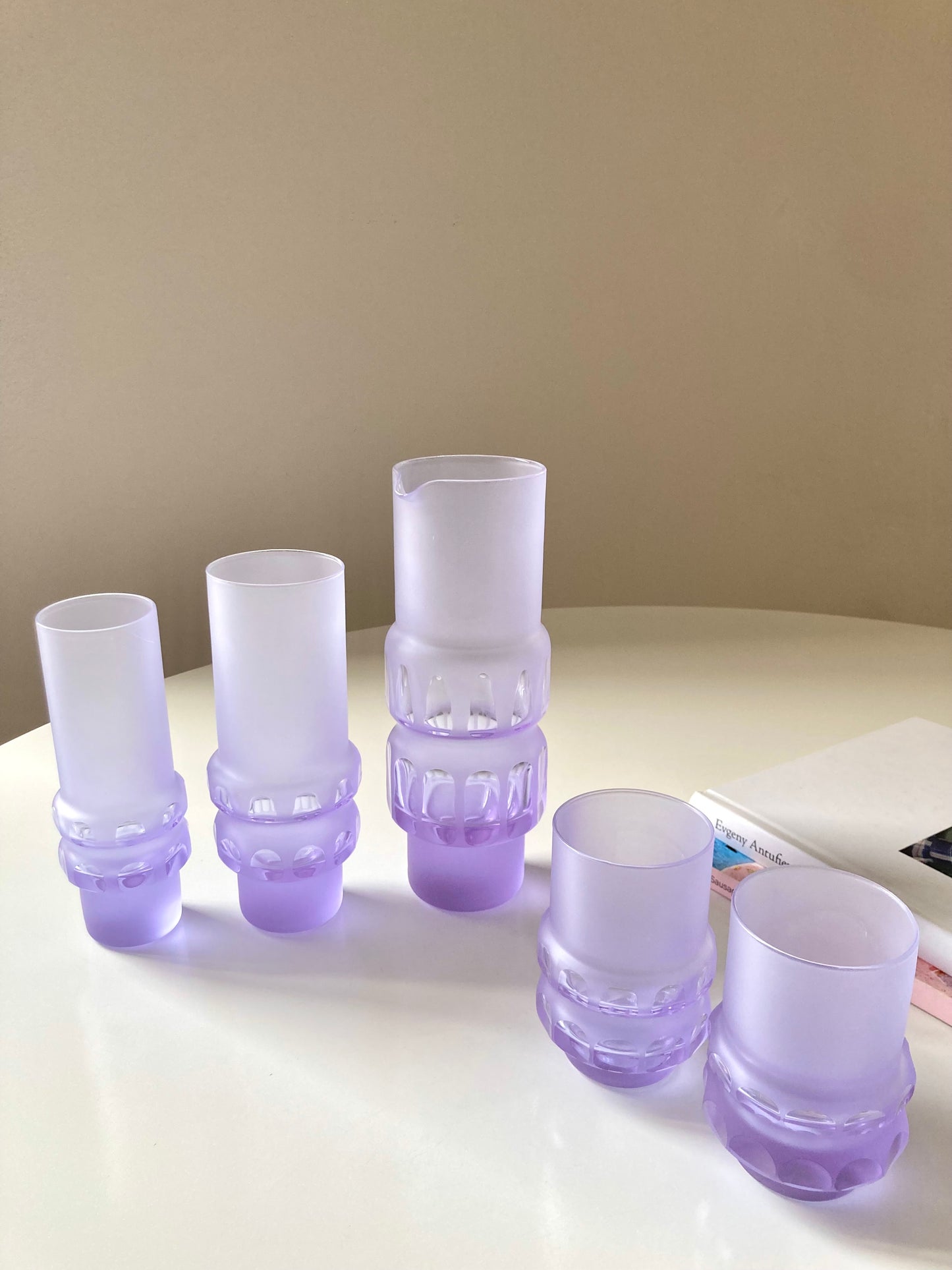 Set bicchieri e brocca in vetro lilla satinato