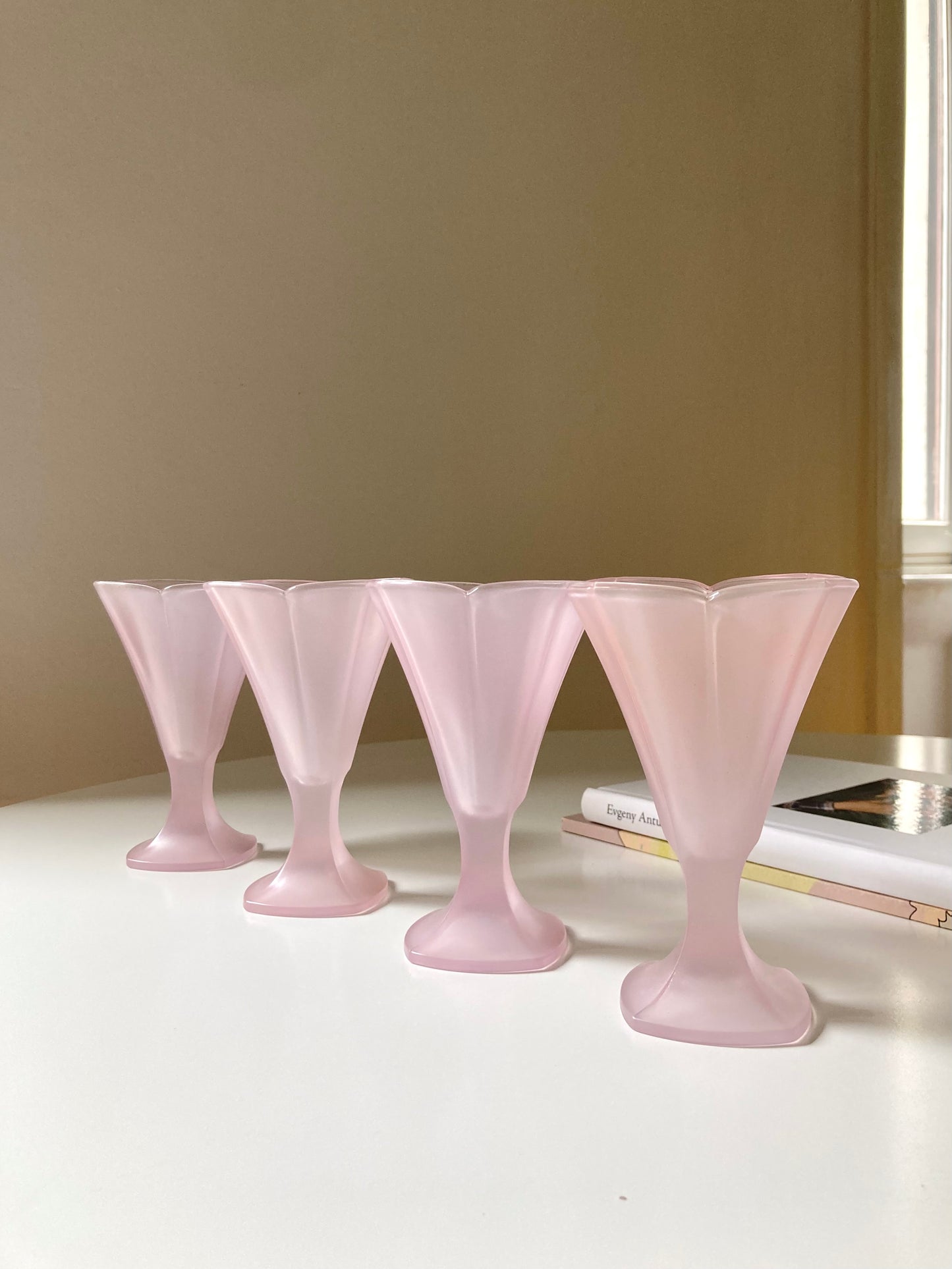 Set of 4 pink dessert cups