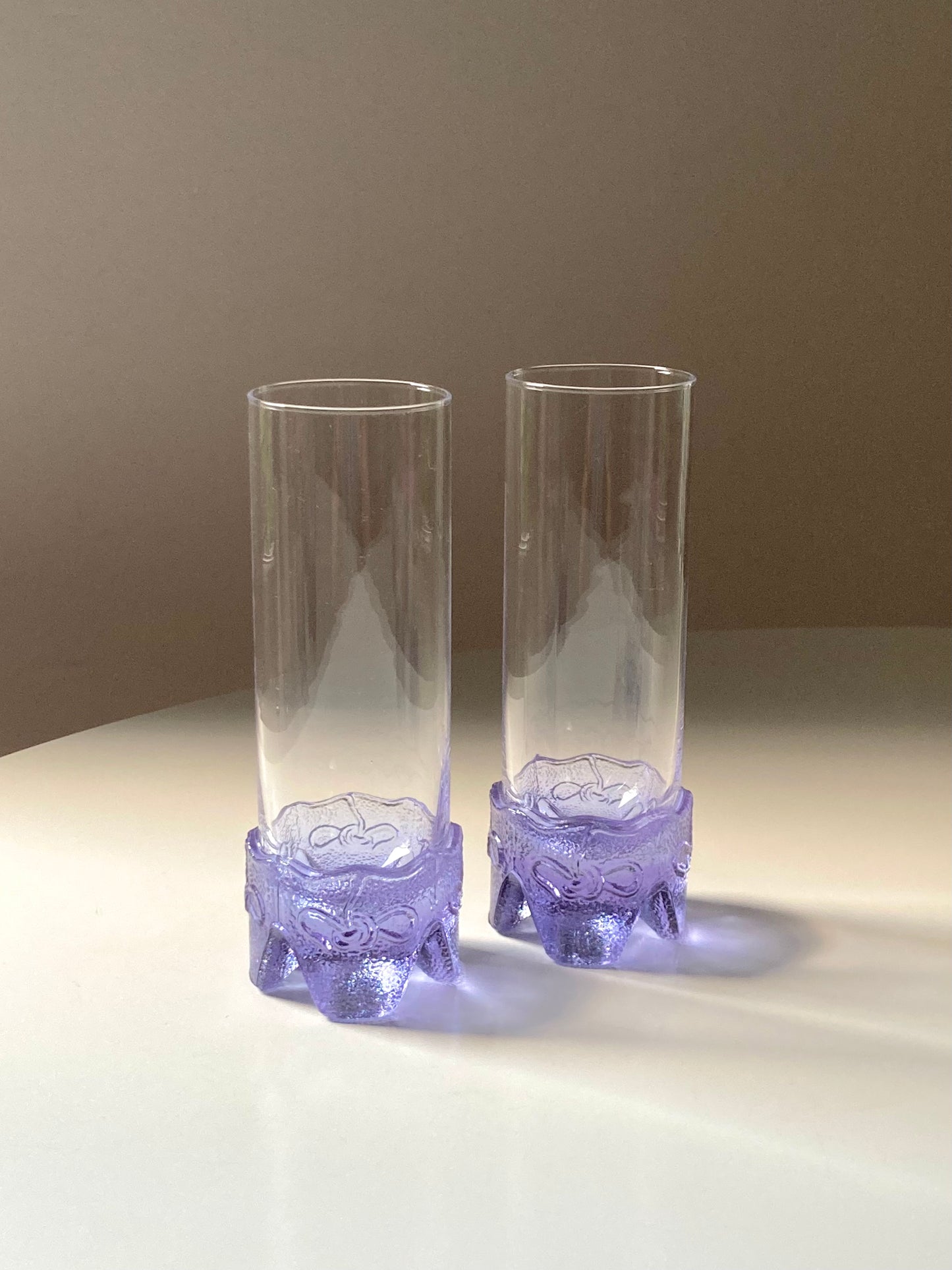 Set of 6 tall vintage glasses with lilac base