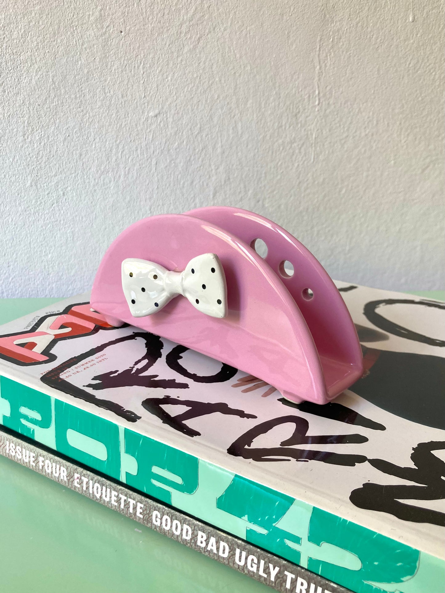 Pink napkin holder with bow