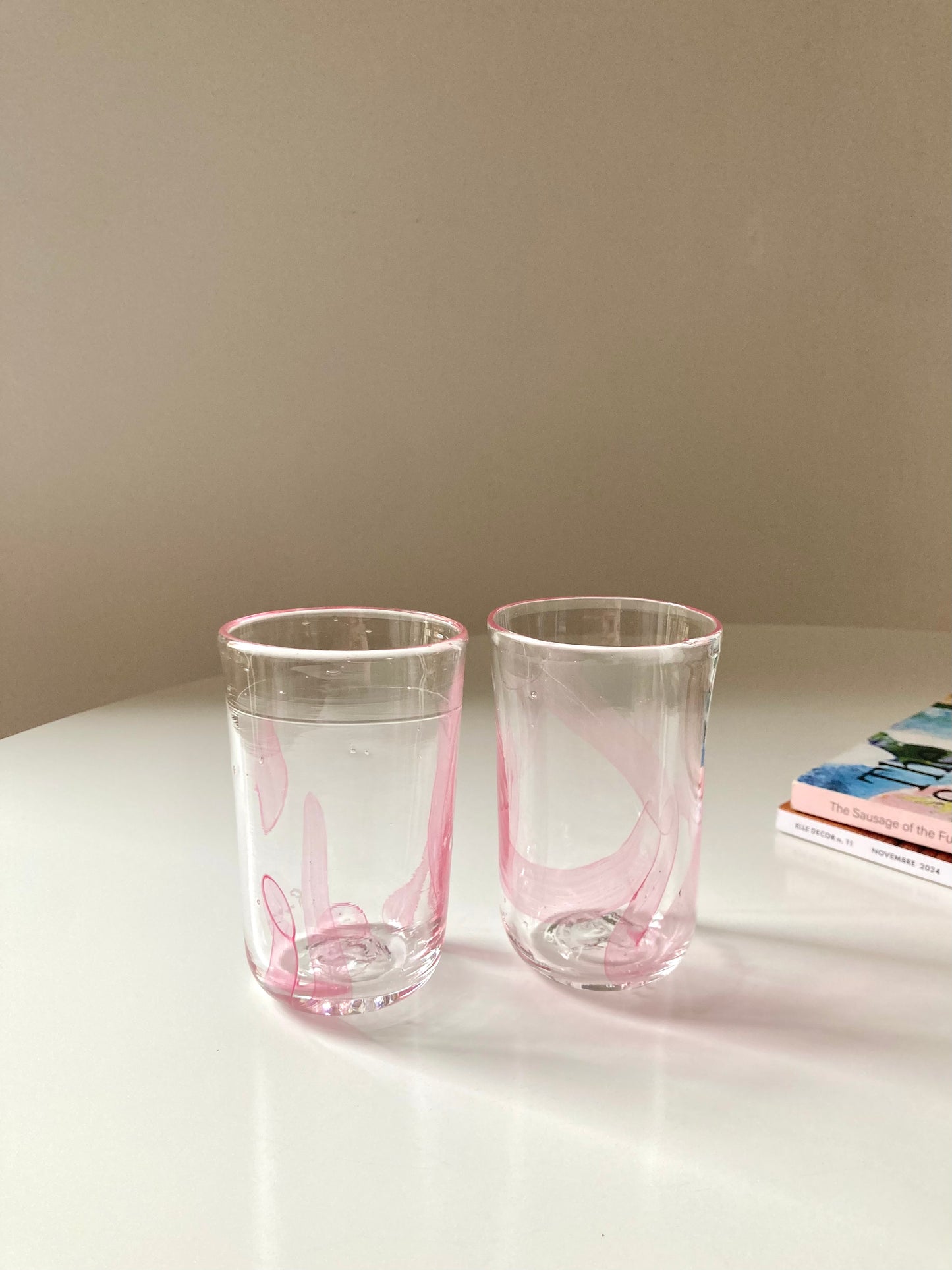 Set di goti veneziani con linee rosa trasparenti