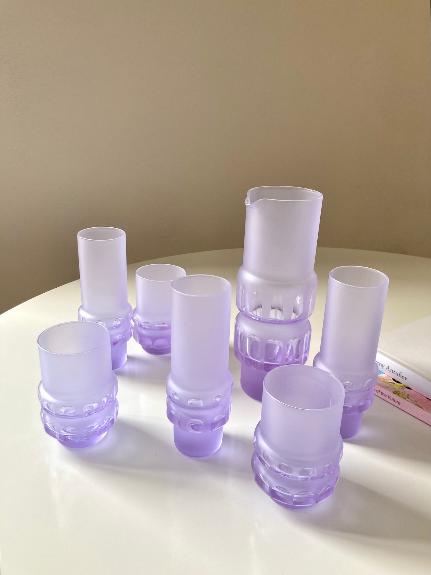 Set bicchieri e brocca in vetro lilla satinato