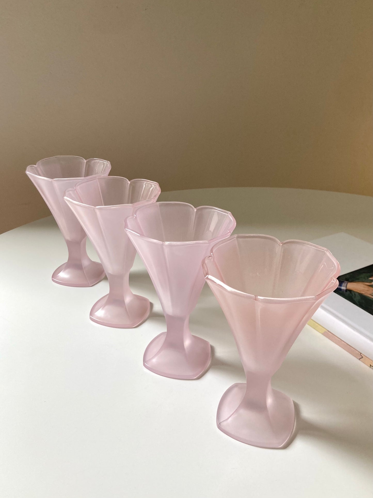 Set of 4 pink dessert cups