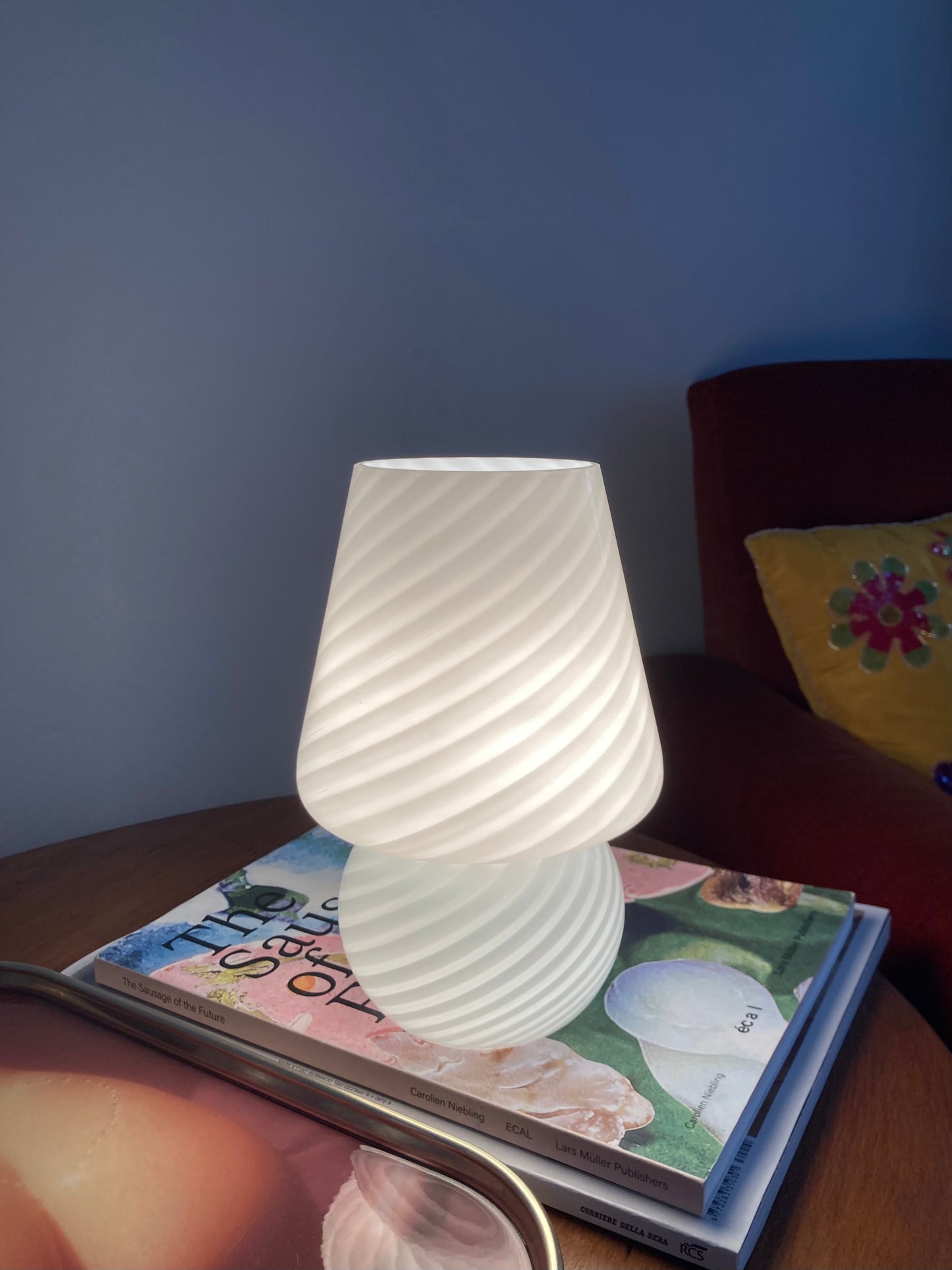 Lampada a funghetto bianca con spirale