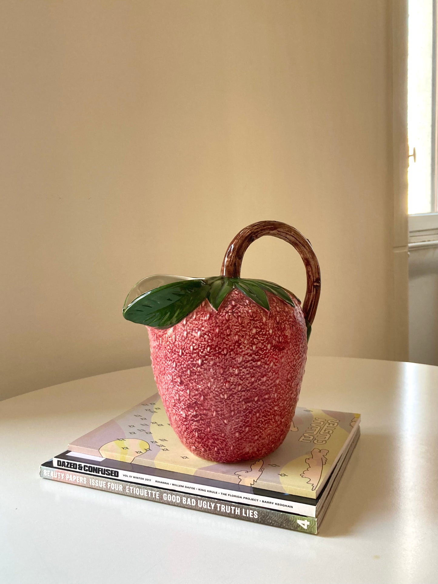 Strawberry jug in Bassano ceramic