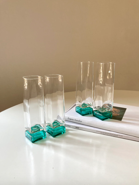 Set vintage di bicchieri con base quadrata blu