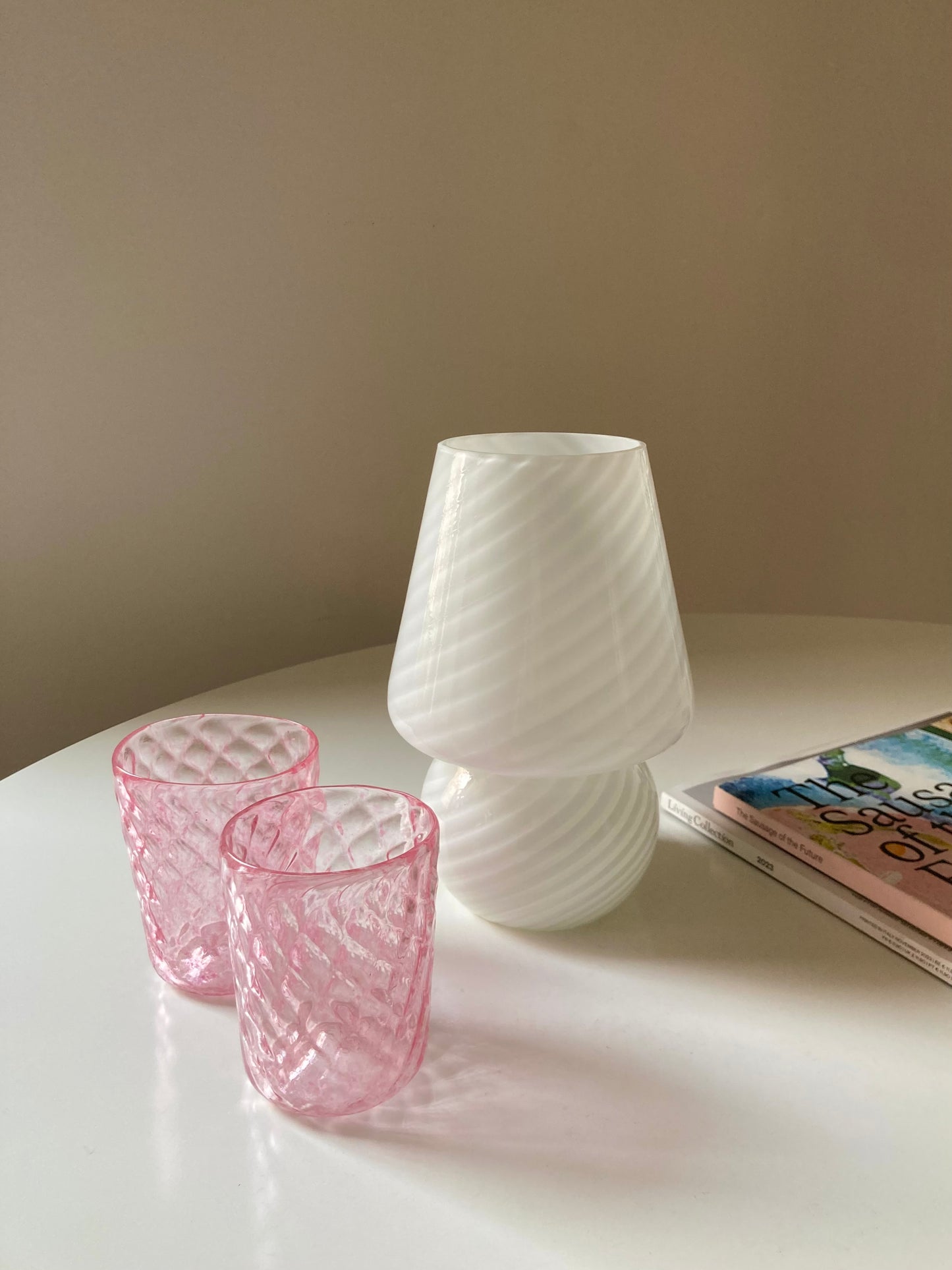 Lampada a funghetto bianca con spirale