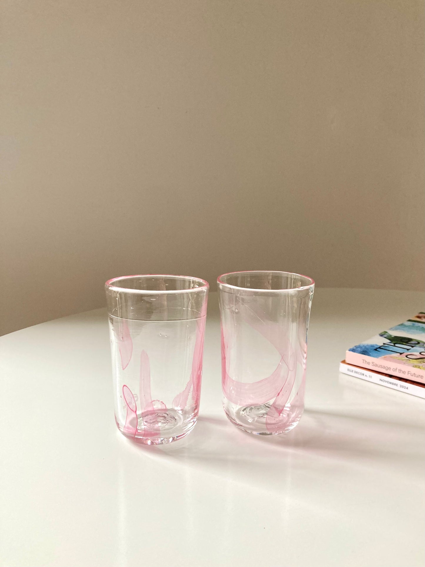 Set di goti veneziani con linee rosa trasparenti