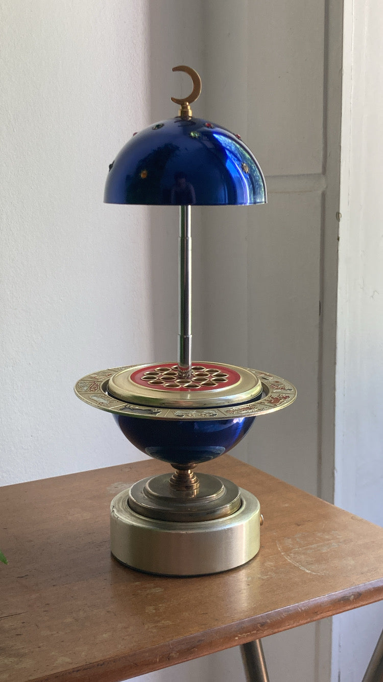Portasigarette vintage a forma di pianeta