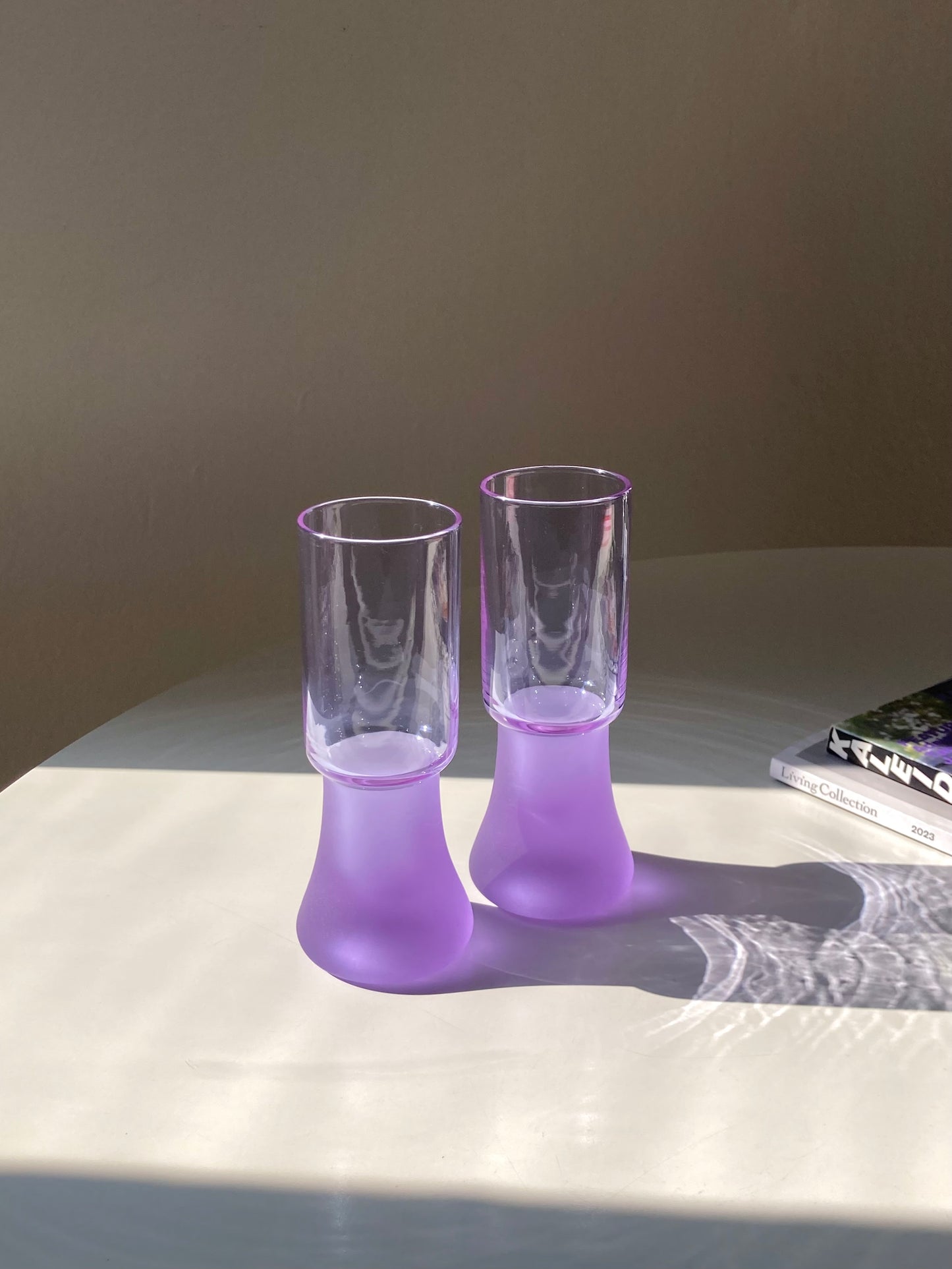 Set of 4 purple glass glasses and jug