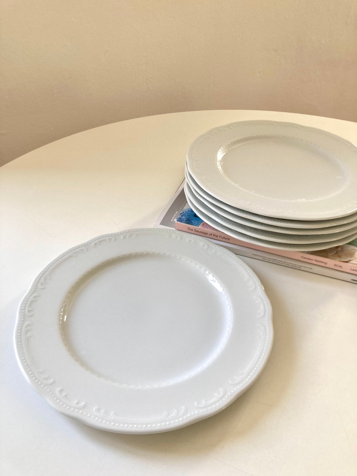 Service of porcelain dinner plates