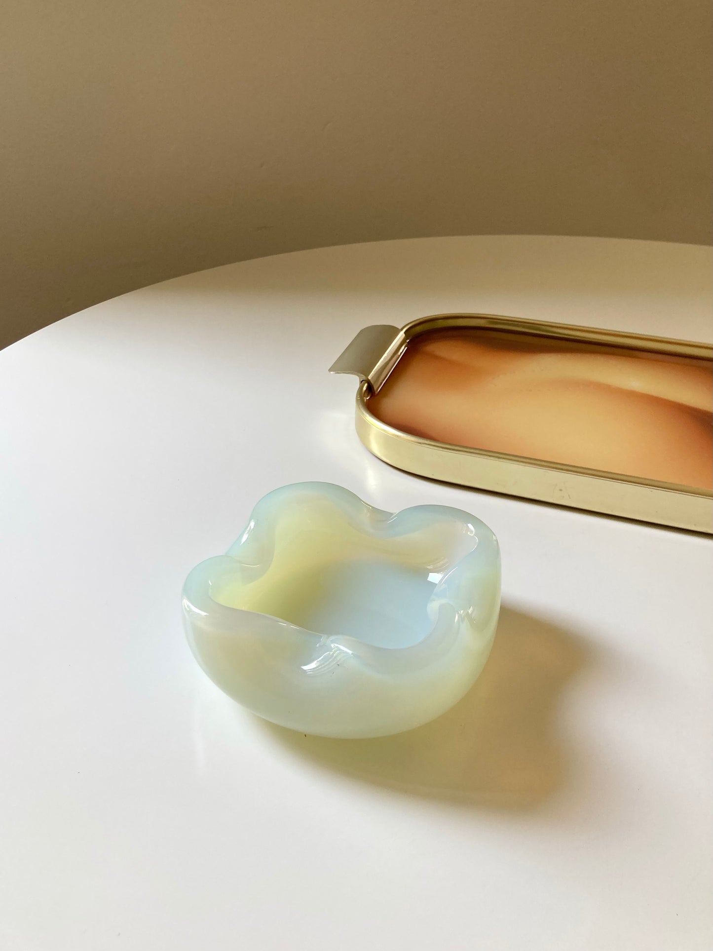 Posacenere vintage bianco opalino