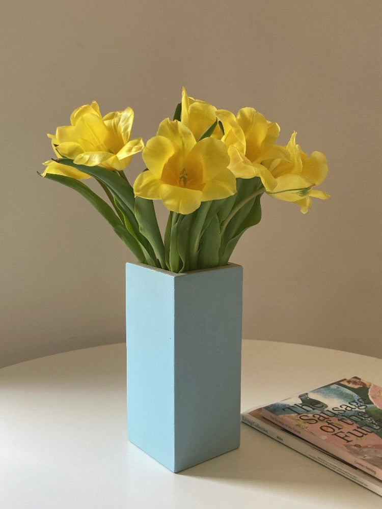 Vaso minimale azzurro in cemento