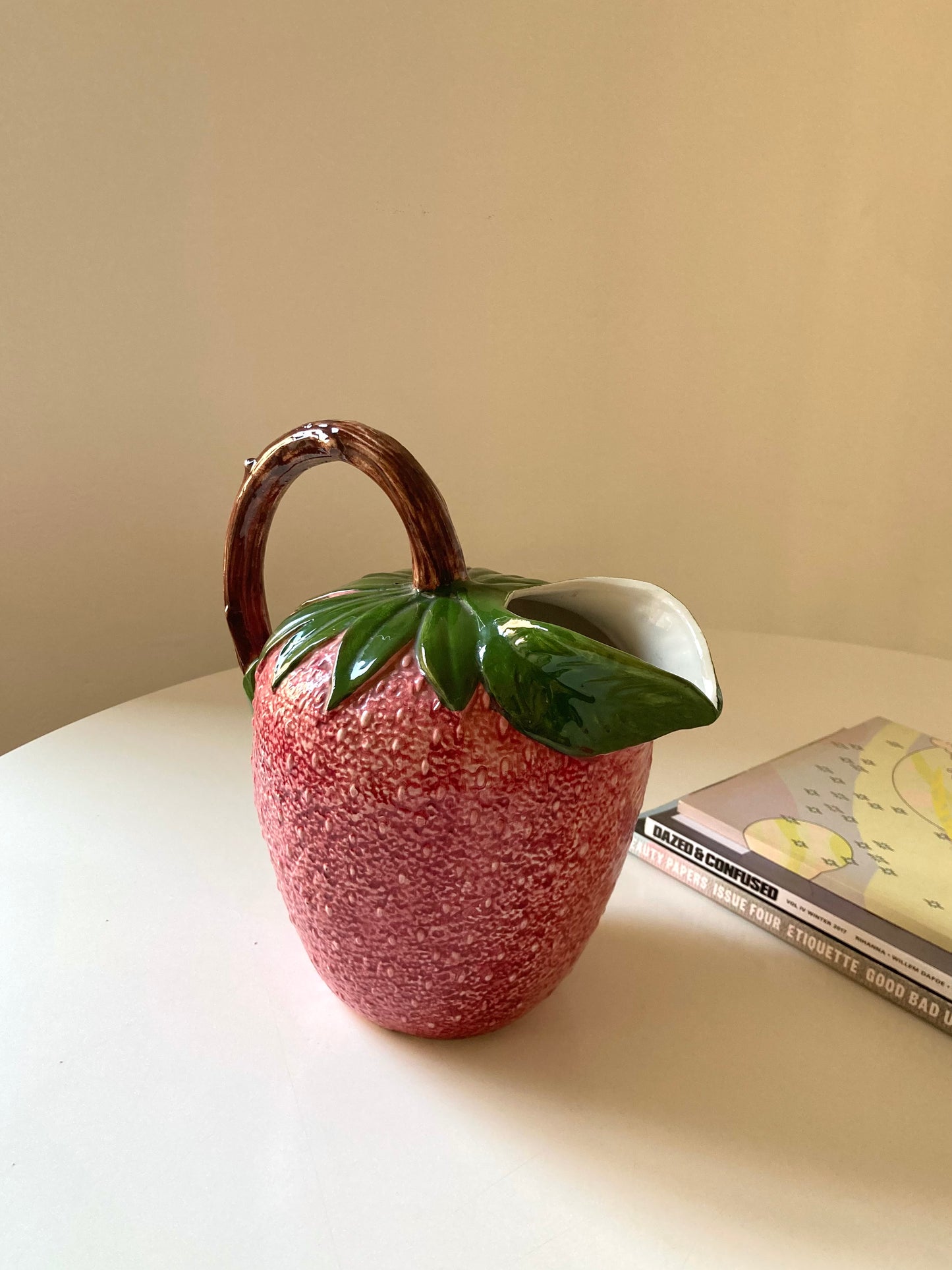 Strawberry jug in Bassano ceramic