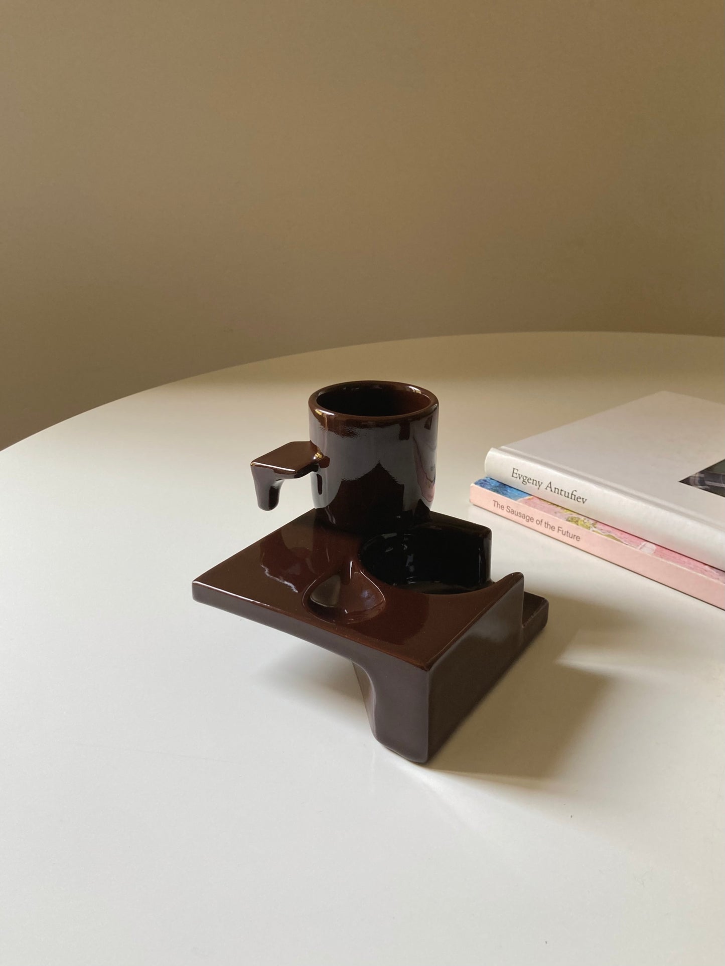 Ensemble de tasses à café couleur chocolat