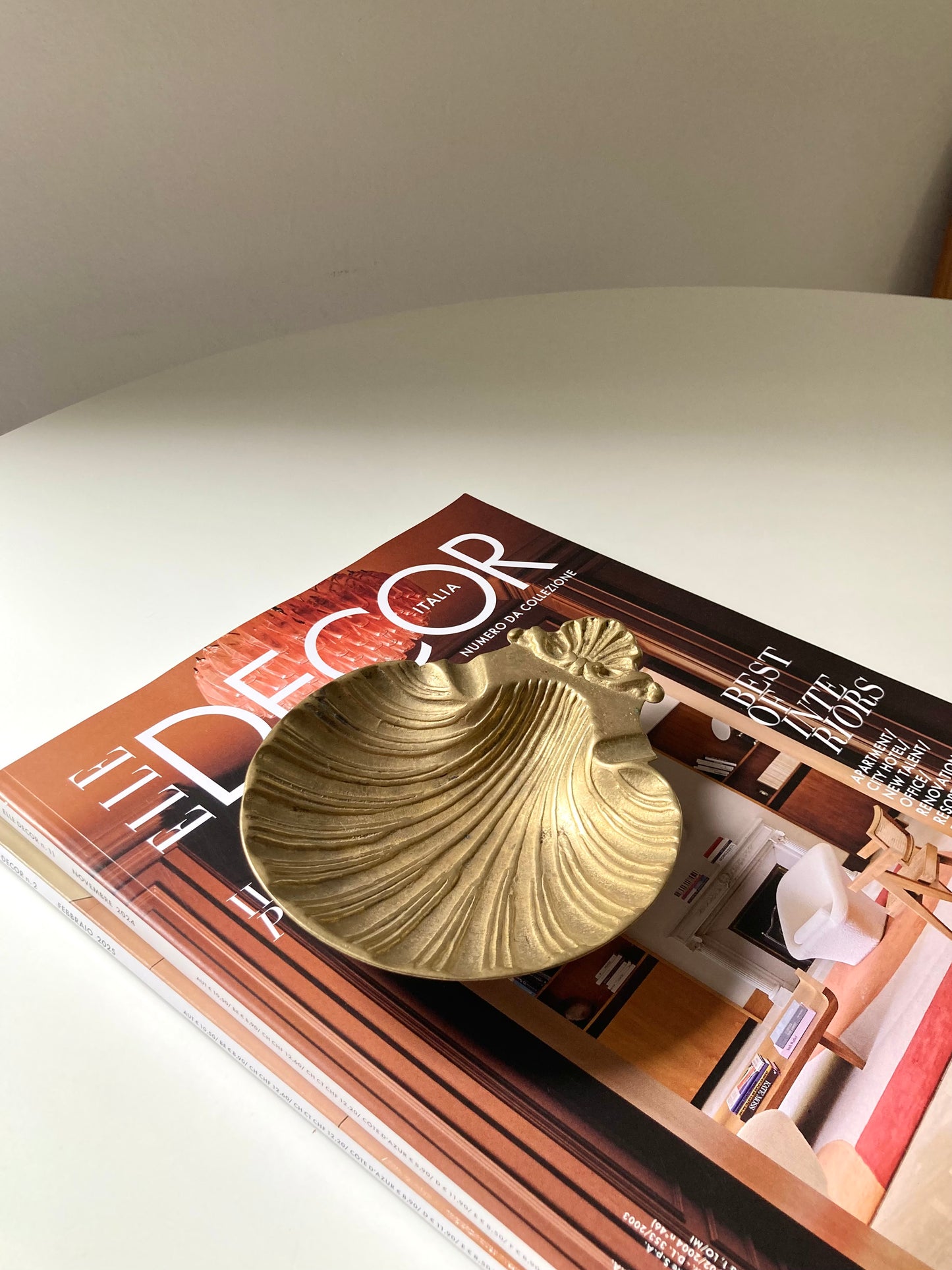 Posacenere a conchiglia in ottone