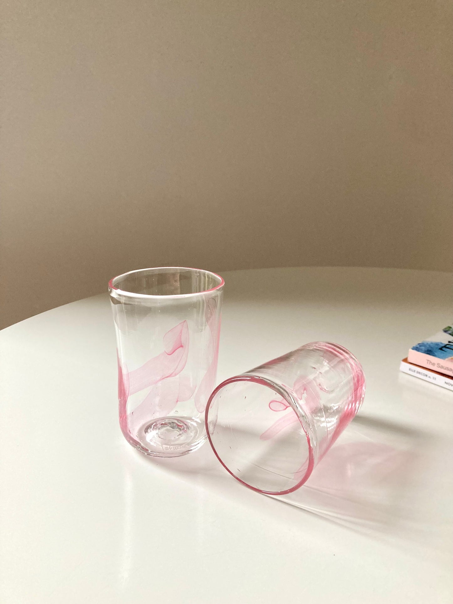 Set di goti veneziani con linee rosa trasparenti