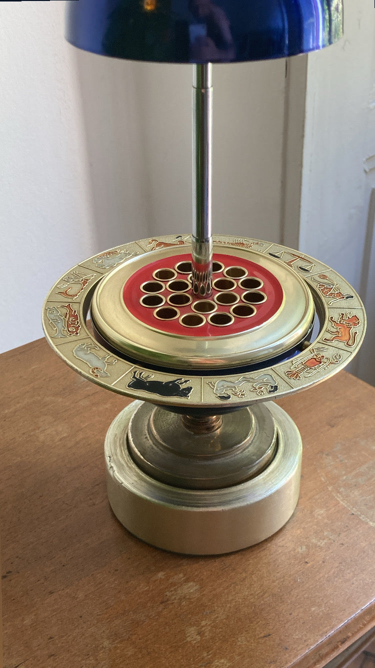 Portasigarette vintage a forma di pianeta