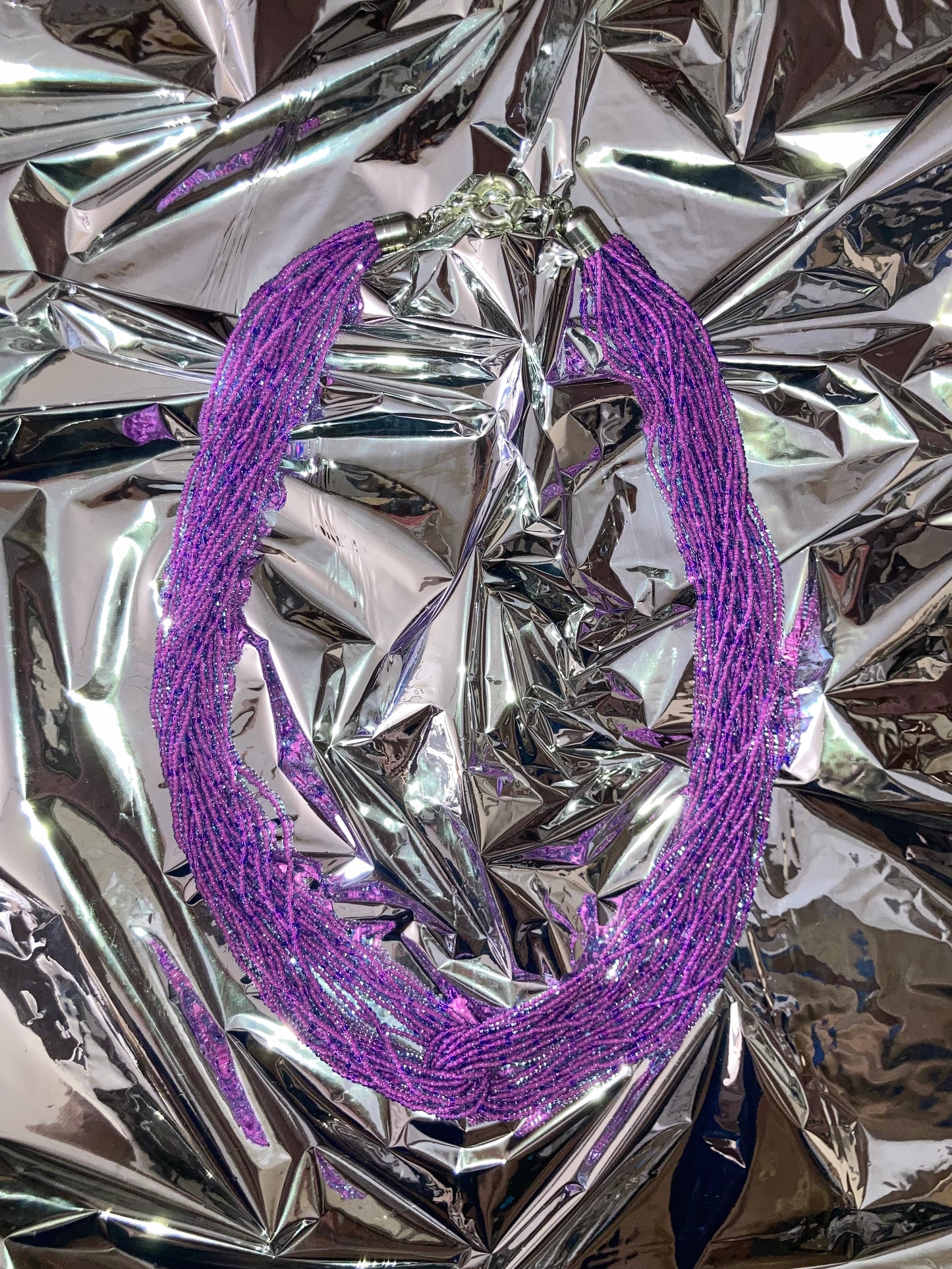 Collana di perline viola in vetro