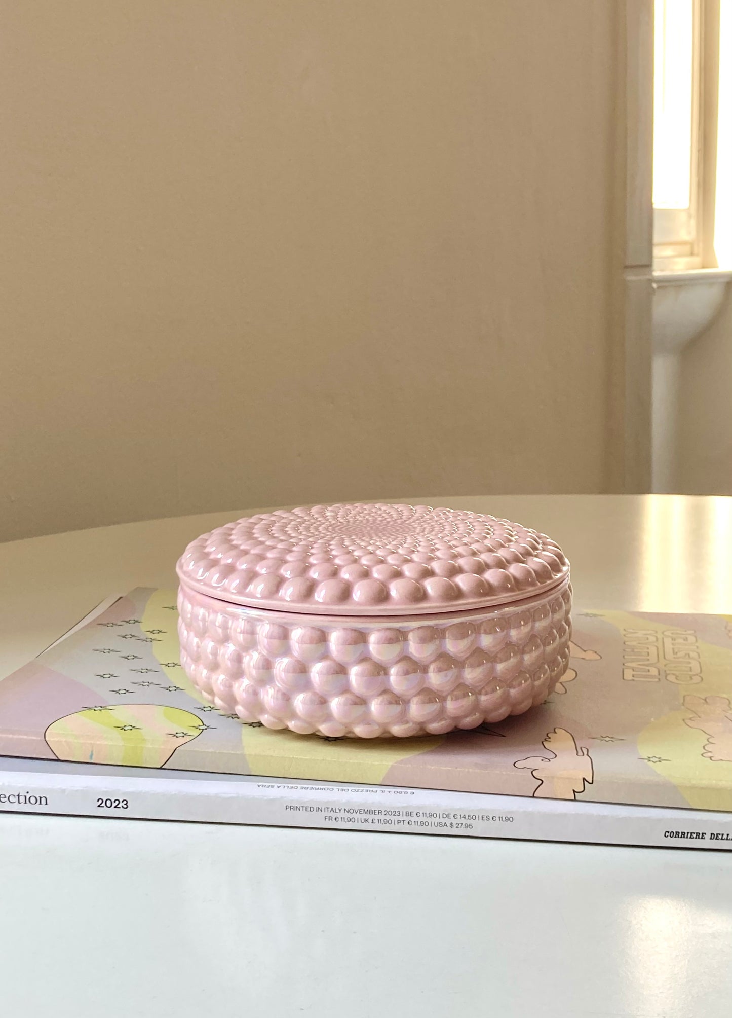 Iridescent pink round jewelery box