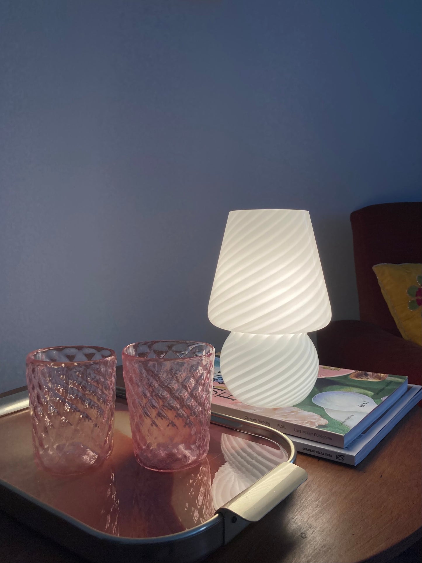 Lampada a funghetto bianca con spirale