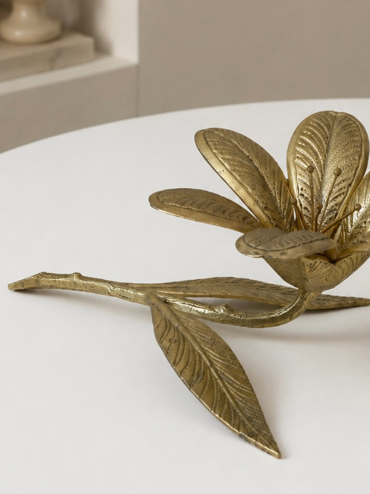 Posacenere in ottone con petali estraibili