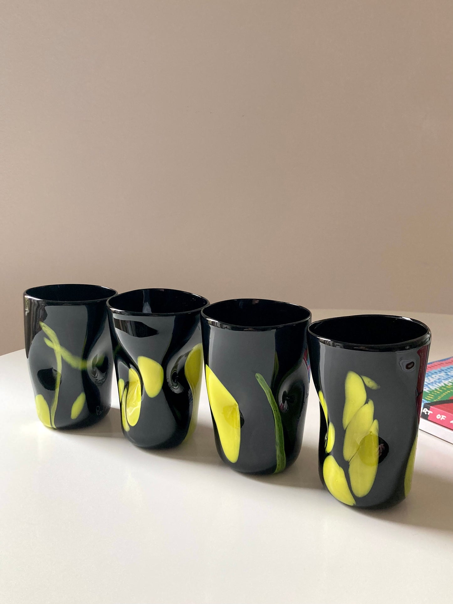 Set di goti veneziani neri a macchie
