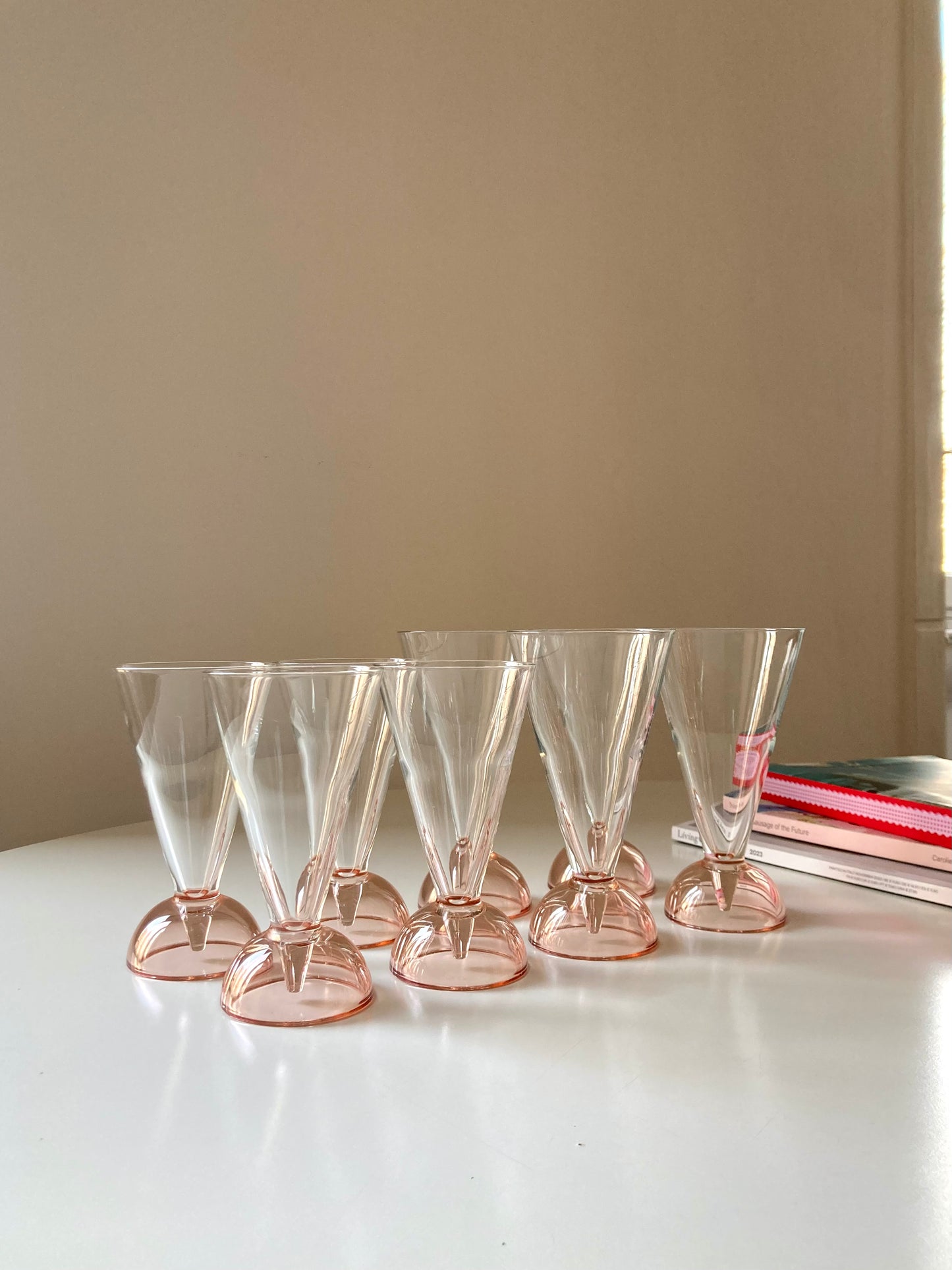 Set of 8 glasses with pink base