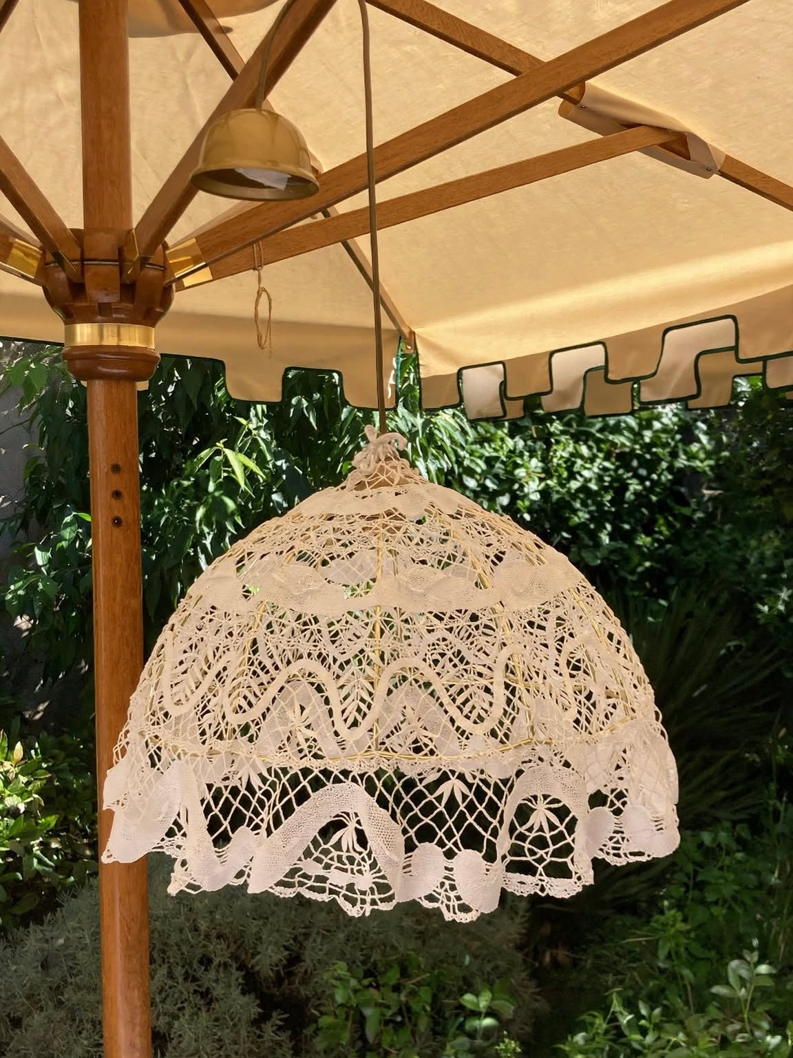 Lampadario fatto a mano all’uncinetto