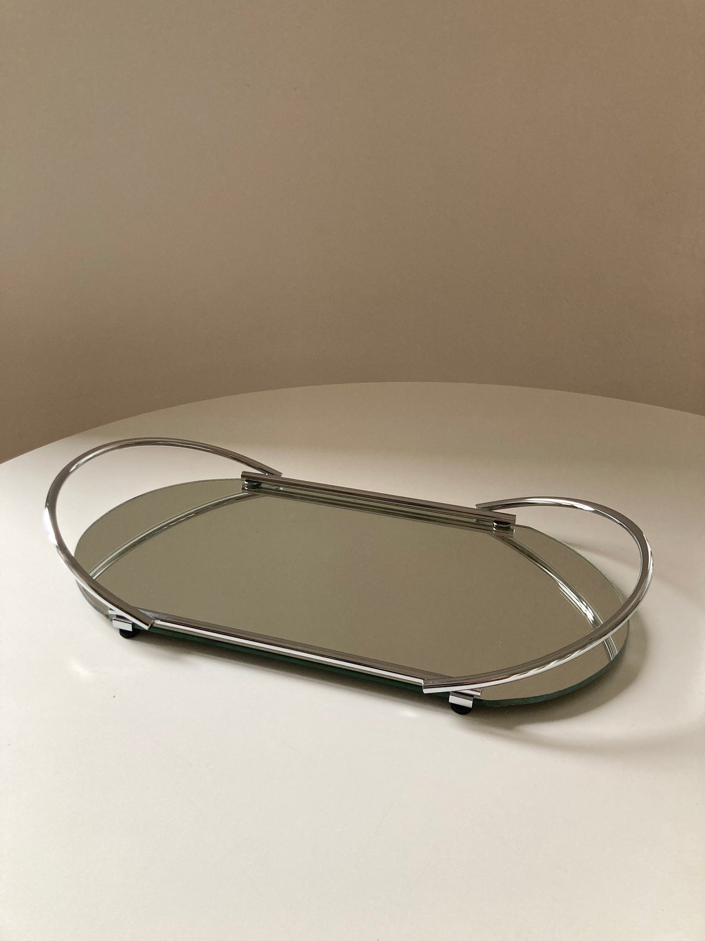 Set of 4 mirrored glasses with tray