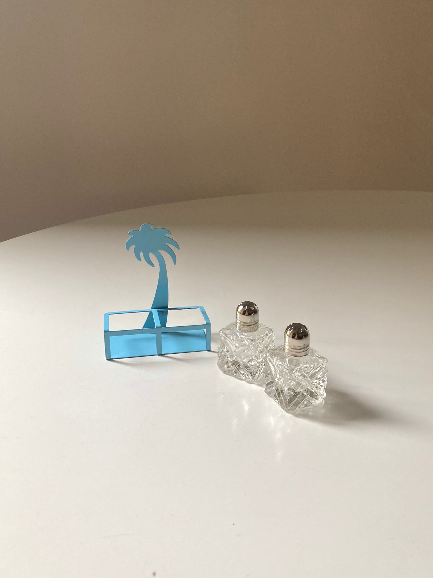 Pair of palm-shaped salt and pepper shakers