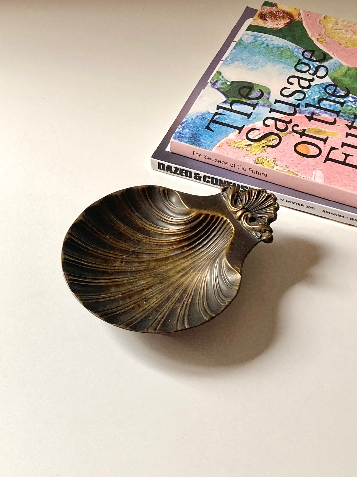 Vintage shell-shaped ashtray