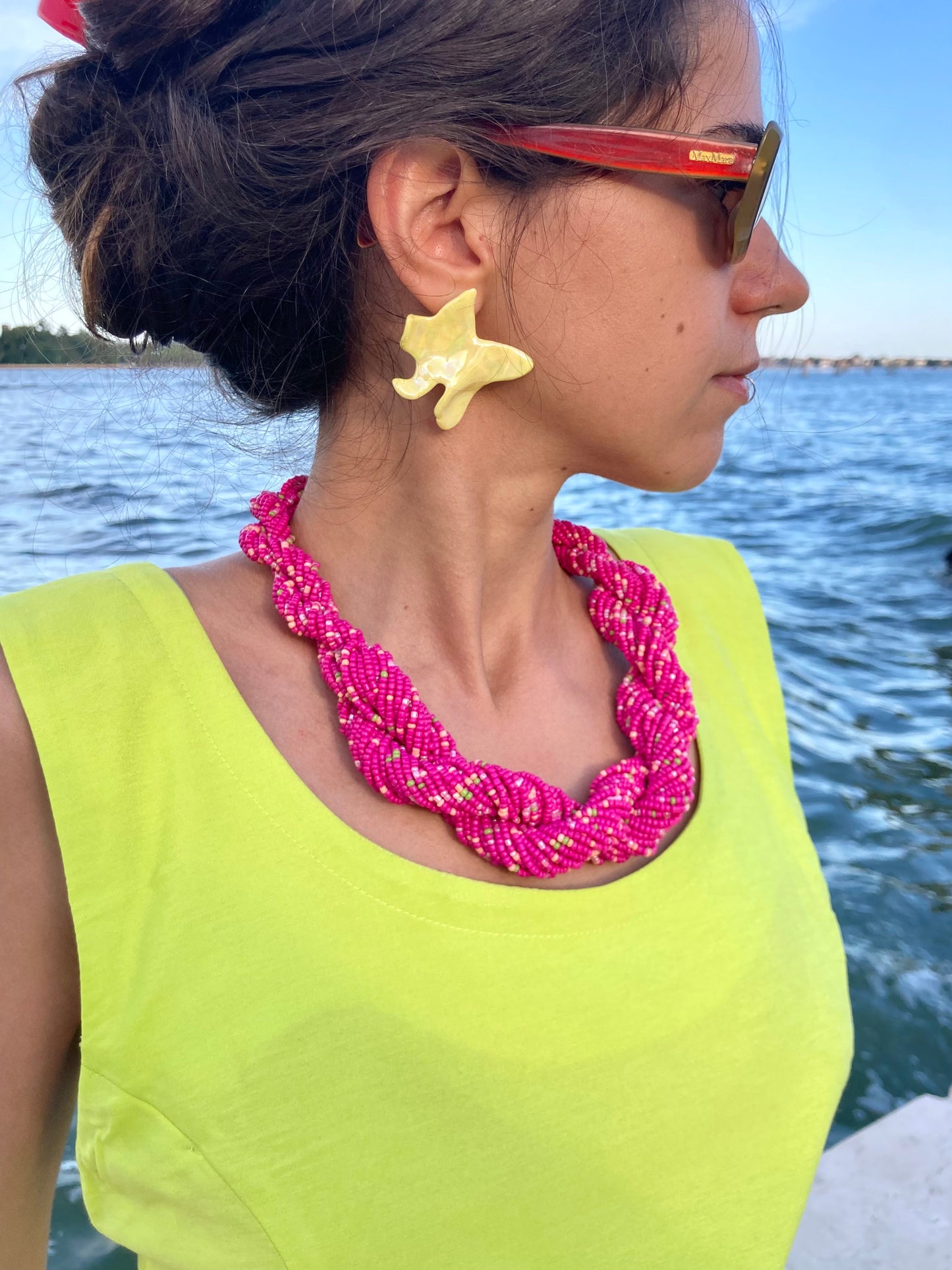 Collana intrecciata di perline rosa