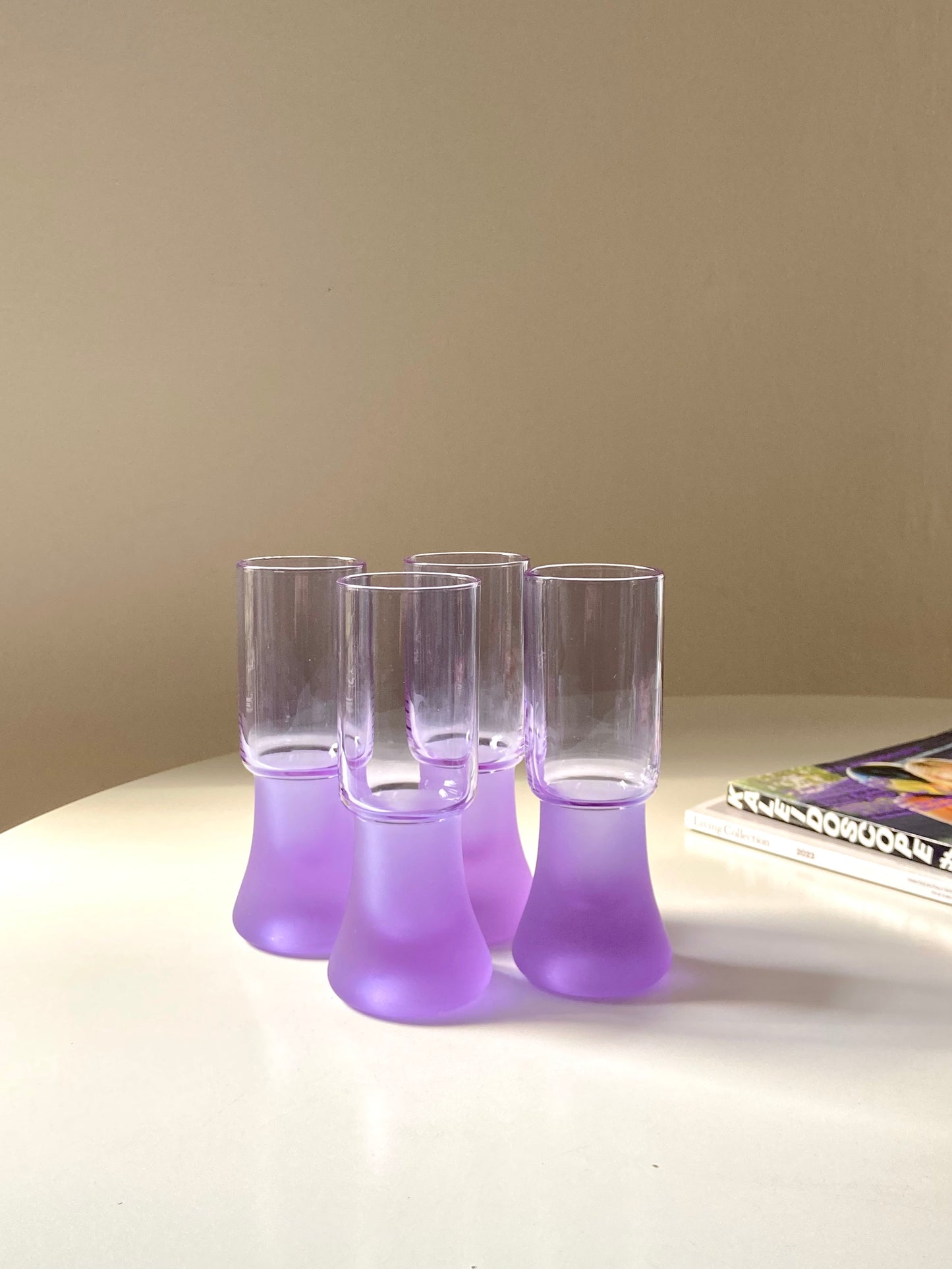 Set of 4 purple glass glasses and jug