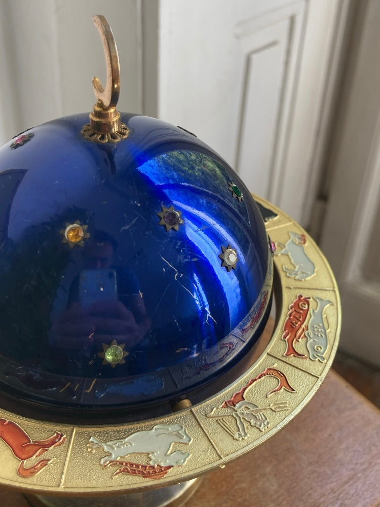 Portasigarette a pianeta blu con zodiaco
