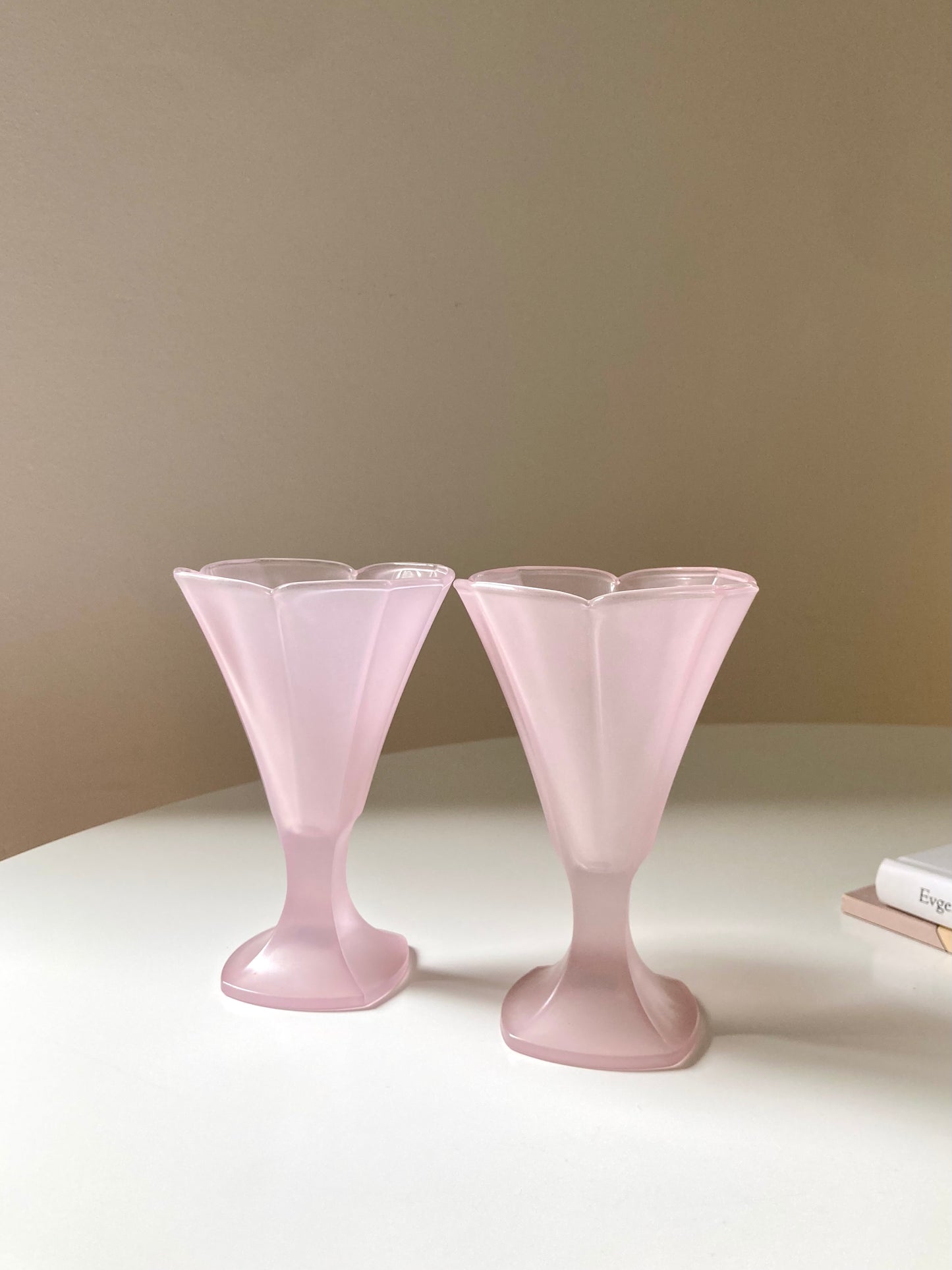 Set of 4 pink dessert cups