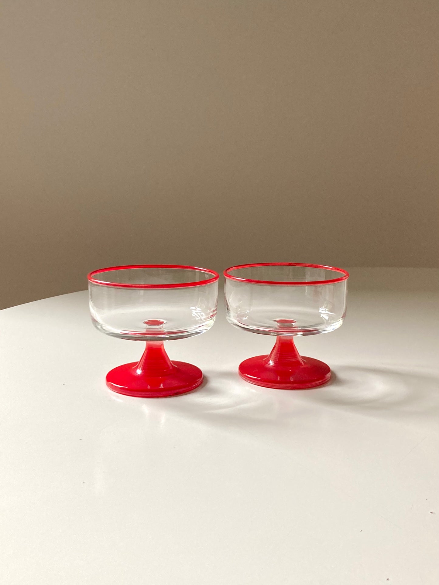 Set of 6 dessert cups with red rim