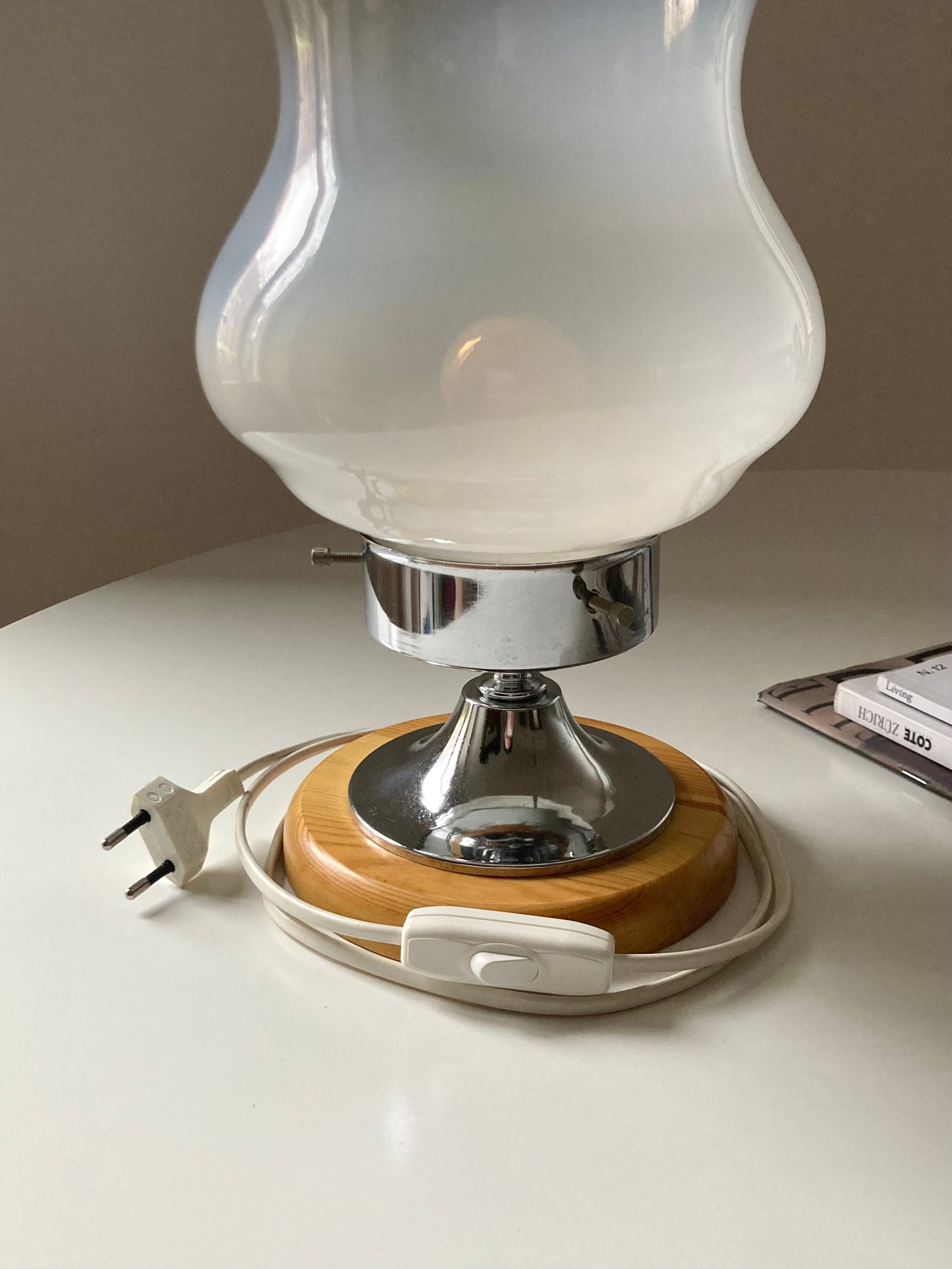 Grande lampada vintage in vetro soffiato