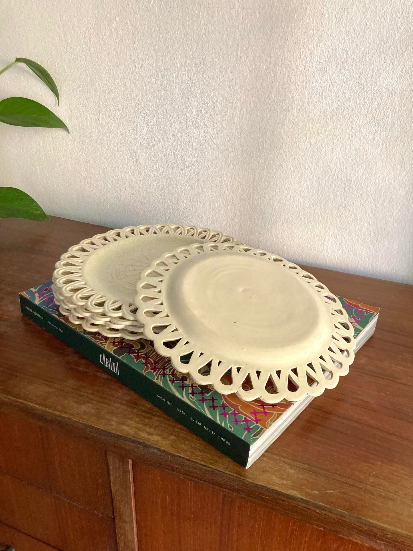 Set of 5 mid-20th century majolica saucers 