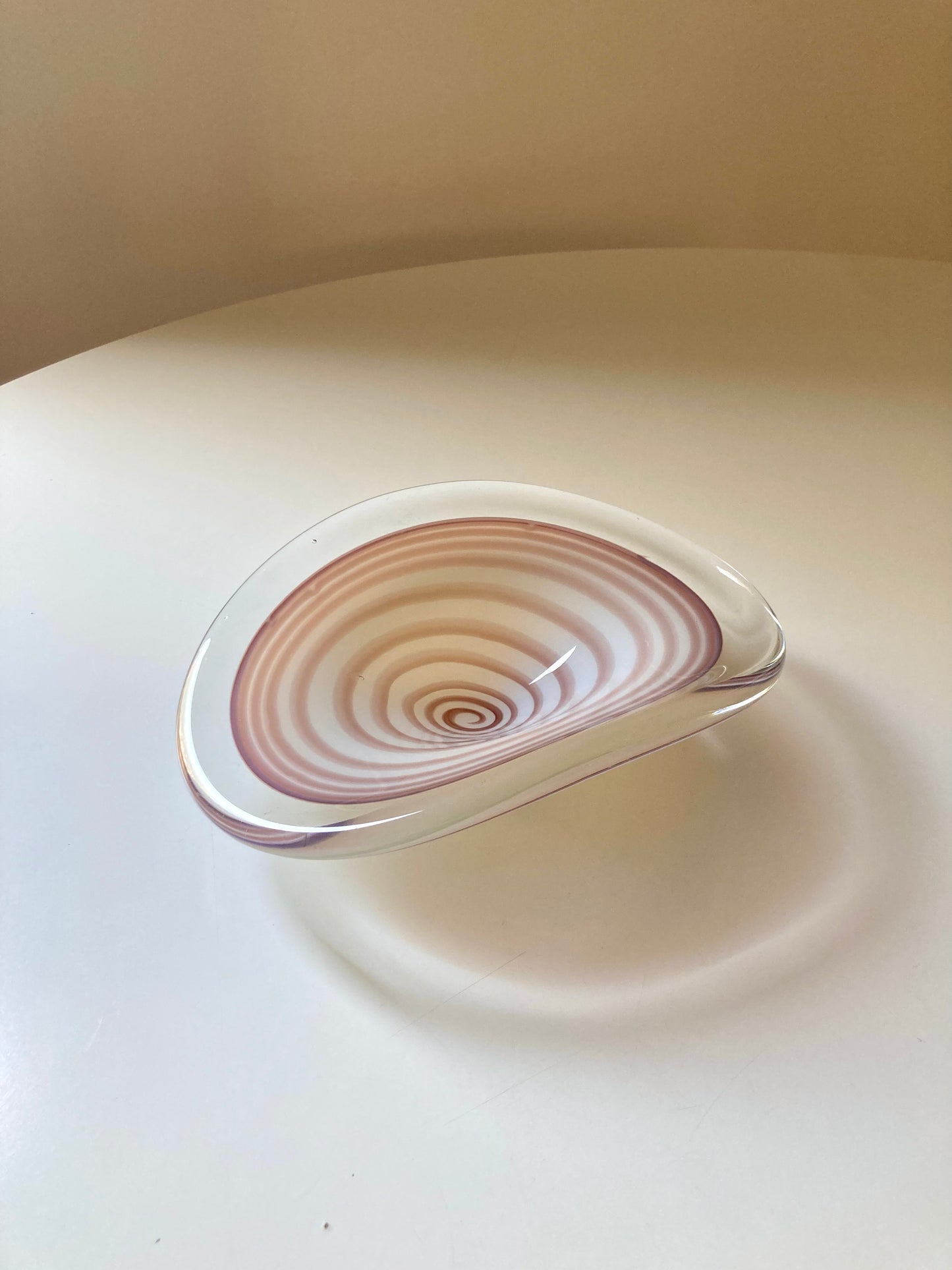 Sommerso glass bowl with pink spiral