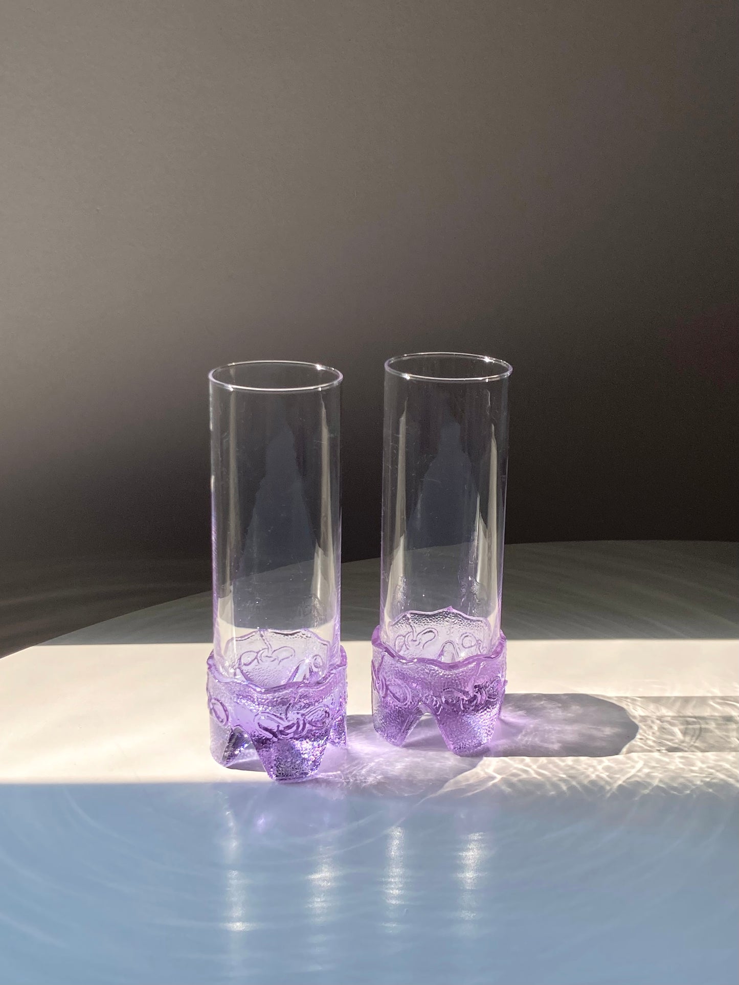 Set of 6 tall vintage glasses with lilac base