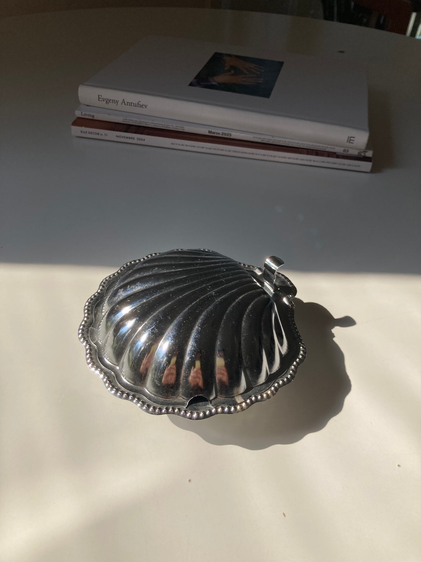 Conchiglia porta burro vintage in metallo