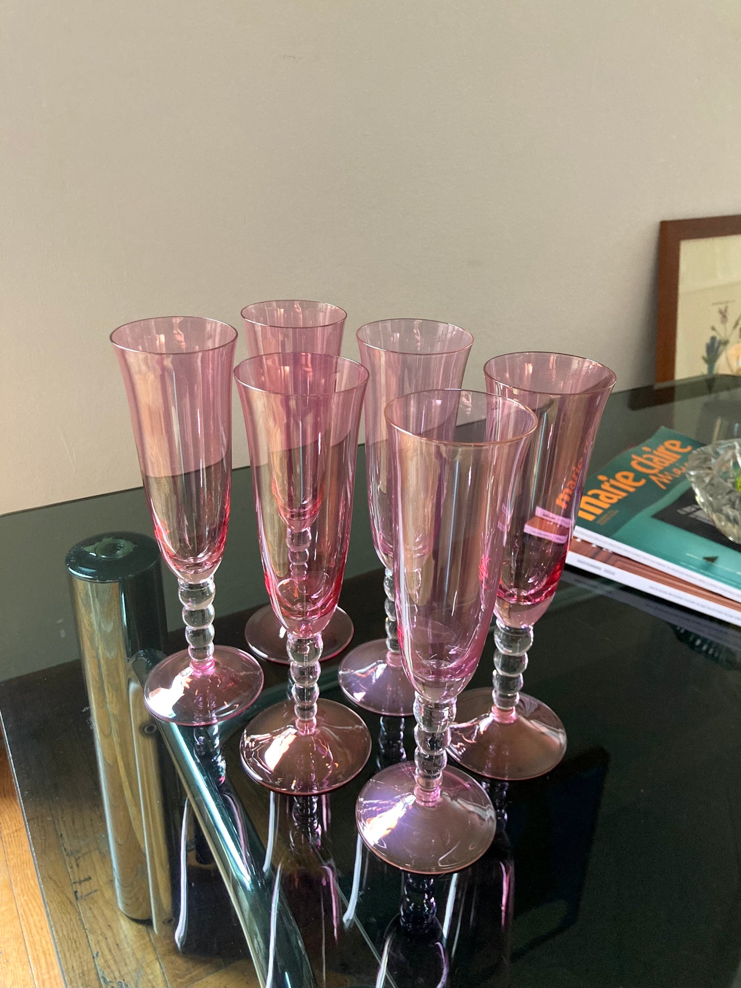 Set di flute rosa con stelo a bolle