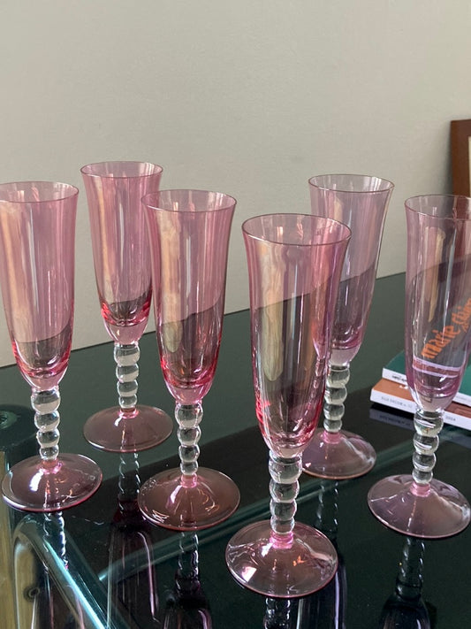 Set di flute rosa con stelo a bolle