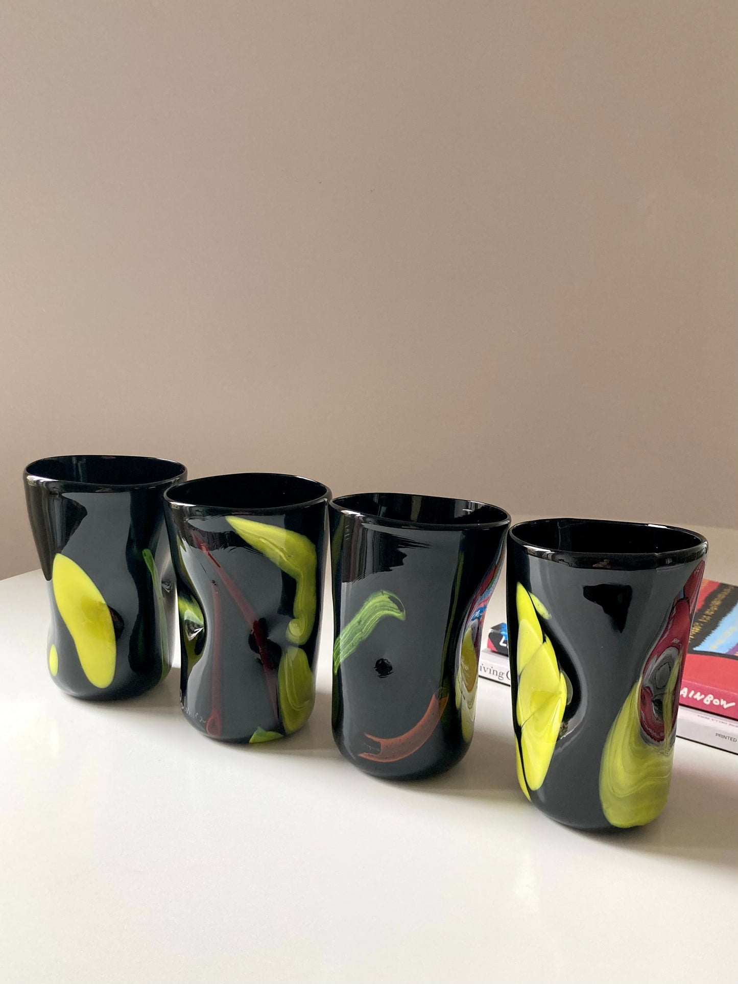 Set di goti veneziani neri a macchie