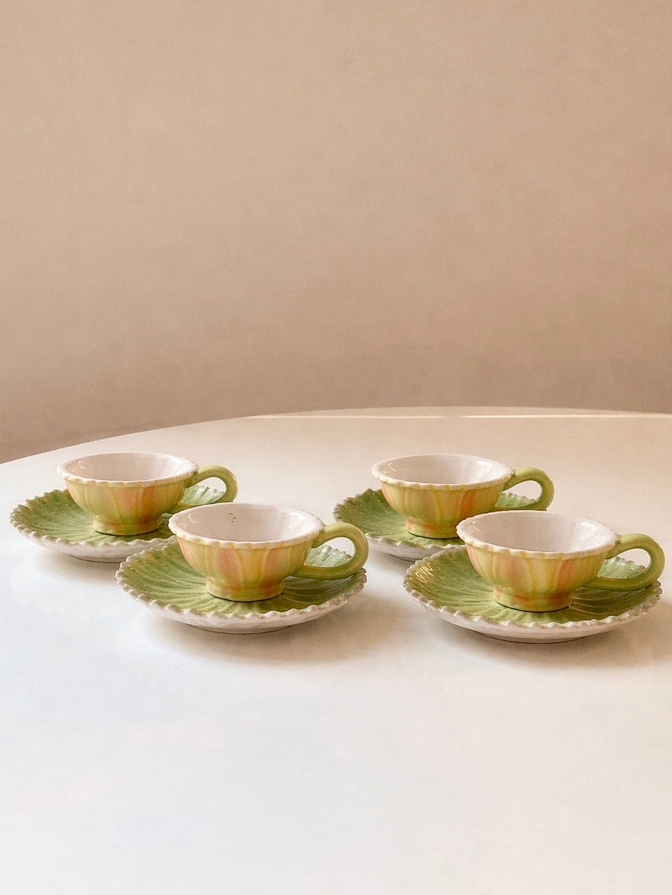 Set di 4 tazzine a fiore in ceramica