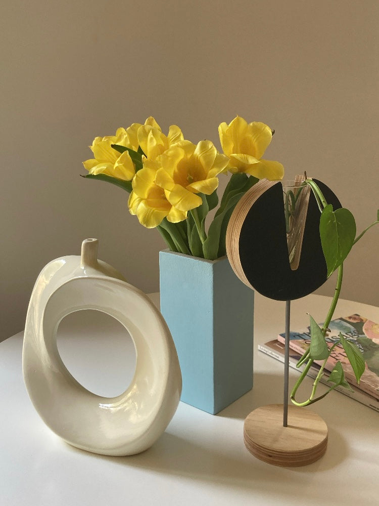 Grande vaso bianco in ceramica
