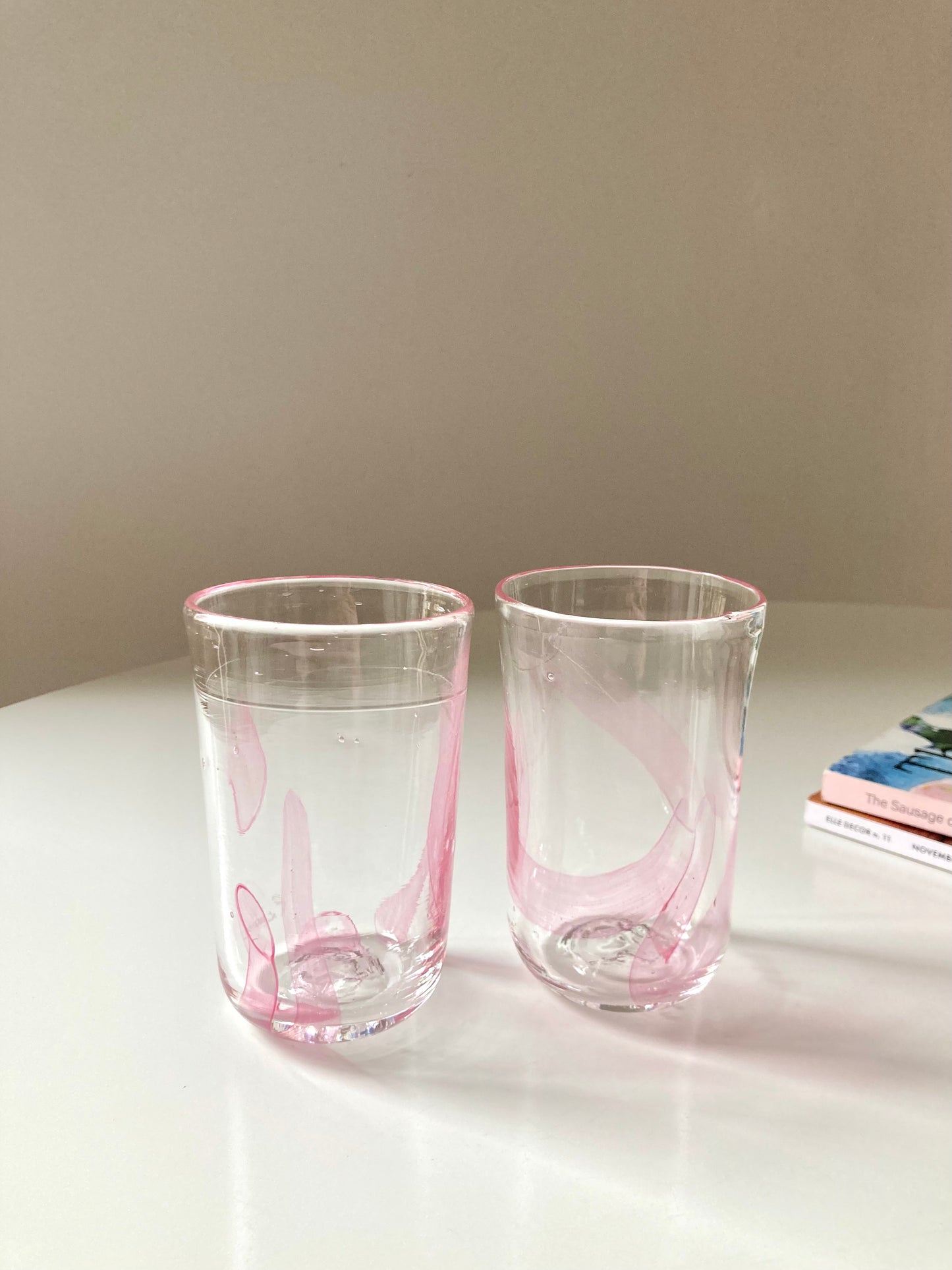 Set di goti veneziani con linee rosa trasparenti