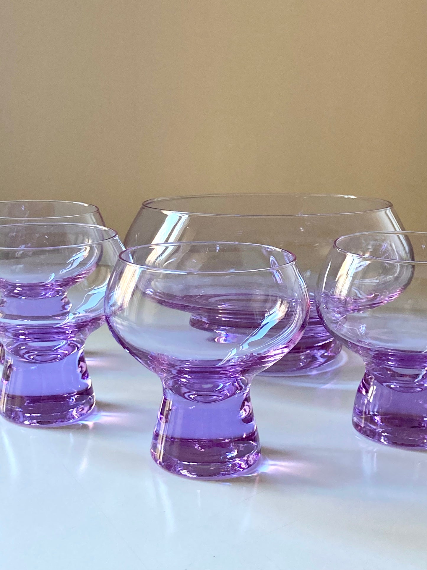 Service of 6 cups and large bowl in purple glass